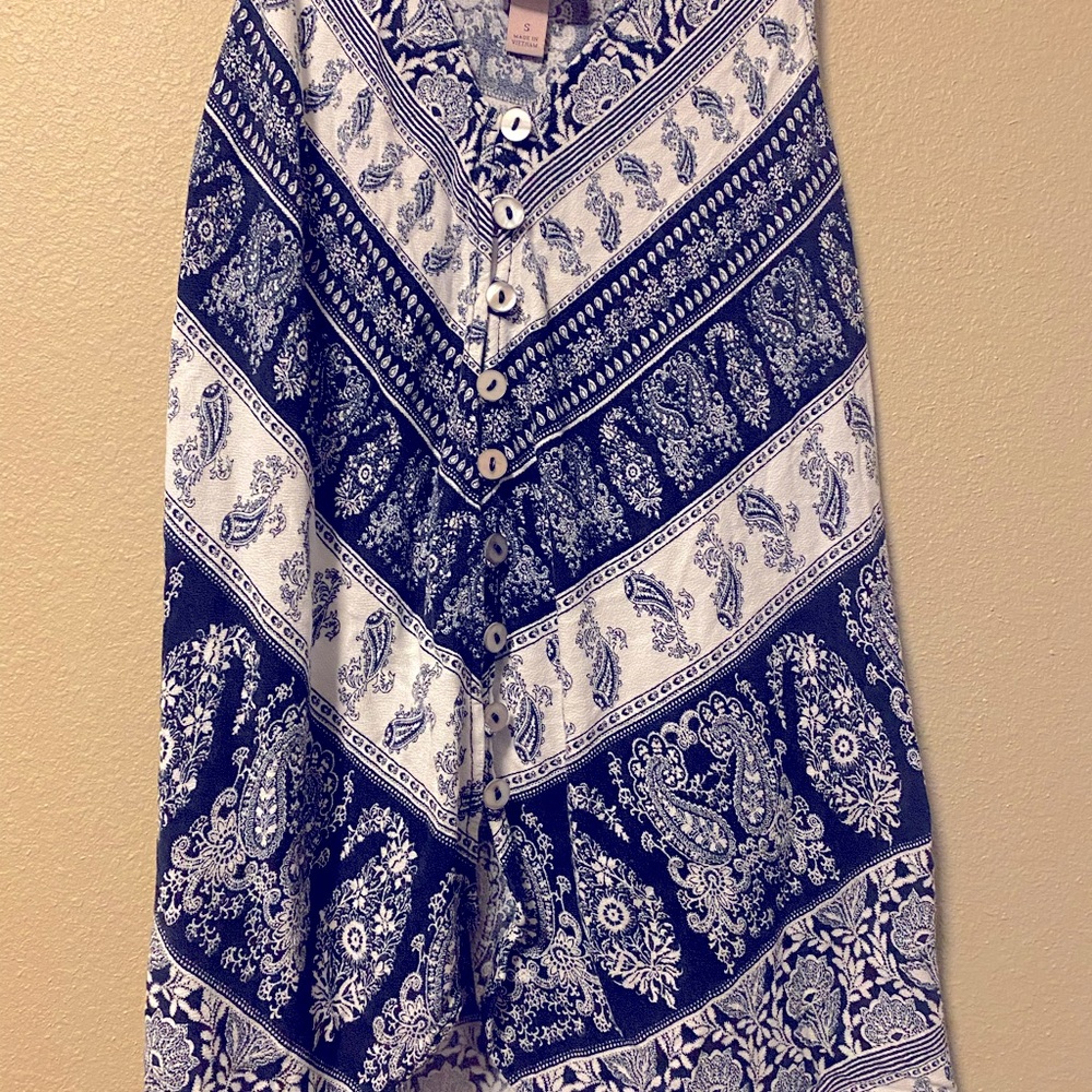 Sleeveless Button down top